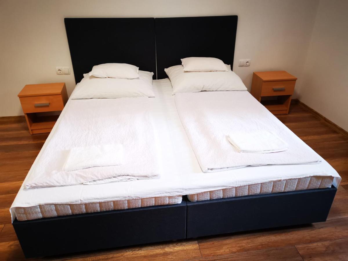 Mate Apartman Gyula Zewnętrze zdjęcie